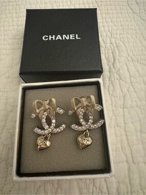 ❌SOLD❌CHANEL Gold Crystal CC Bow Drop Earrings with Heart Charm